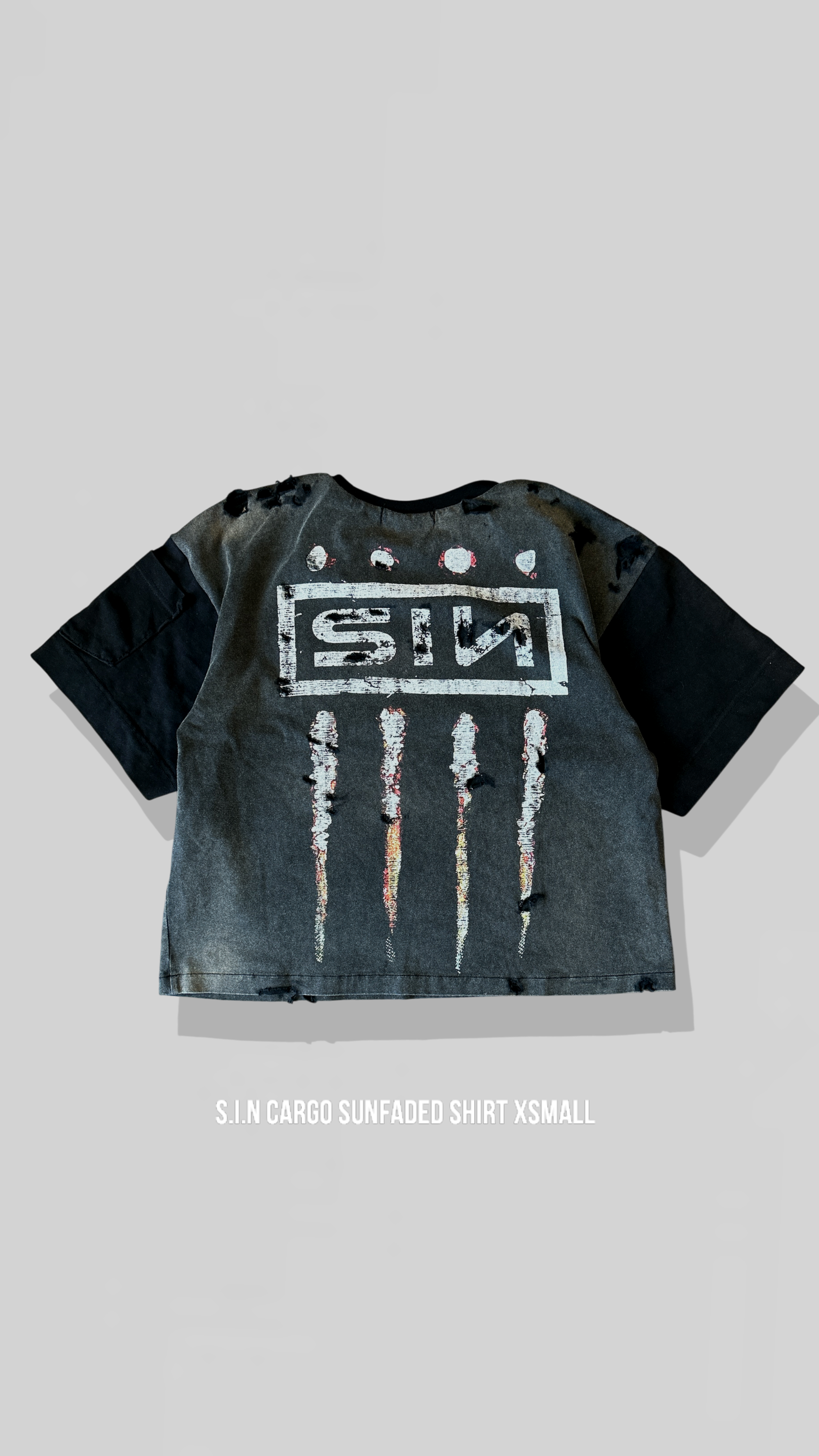 Sin cargo tee